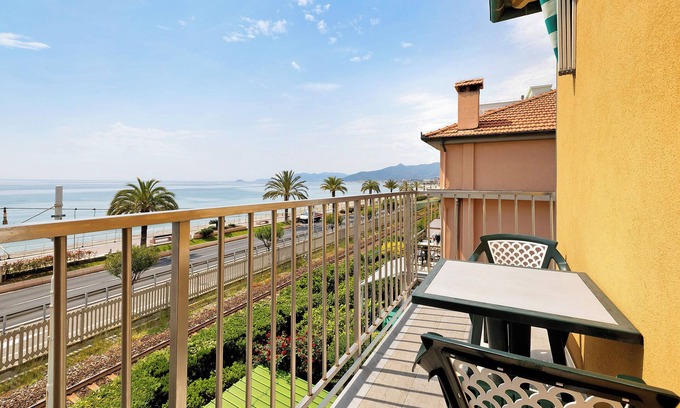Pietra Ligure Apartment | Studio Apartment "Monolocale 9" with Sea View, 2 Balconies & Wi-Fi