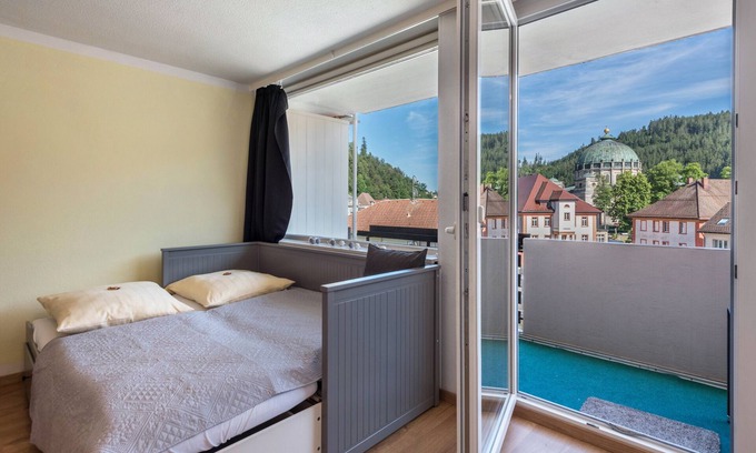 St. Blasien Apartment | Studio Apartment 'Kloster Meister Haus 12' with Balcony and Wi-Fi
