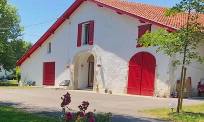Peyrehorade Apartment | Studio Apartment 'La Grange De Larbaigt' with Private Terrace, Shared Garden and Wi-Fi