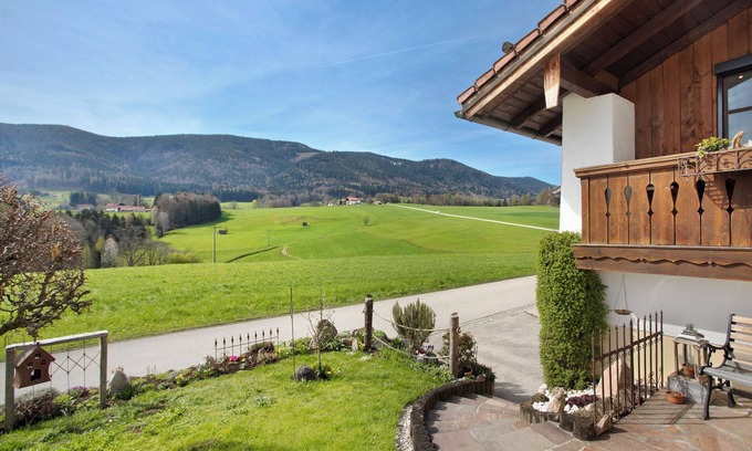Teisendorf Apartment | Studio Apartment 'Lackner' with Mountain View, Balcony and Wi-Fi