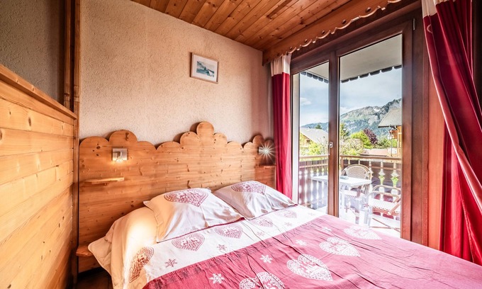 Chatel Apartment | Studio Apartment 'Le Blanchot - 4 Pers' with Mountain View, Balcony and Wi-Fi