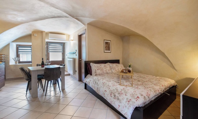 Pisogne Apartment | Studio Apartment 'Le Volte' with Wi-Fi
