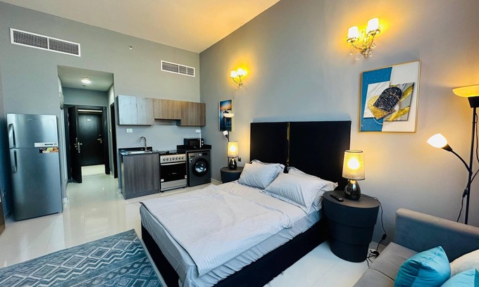 Jumeira 3 Apartment | Studio apartment on suitable location shiekh zayed road