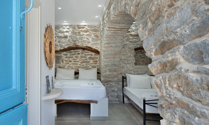 Amorgos Town Apartment | Studio Apartment 'Politimi's N6' with Mountain View, Wi-Fi and Air Conditioning