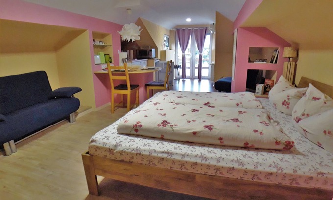 Klopein am Klopeiner See Apartment | Studio Apartment 'Romantisches Studio Mit Dachterasse' with Mountain View and Wi-Fi