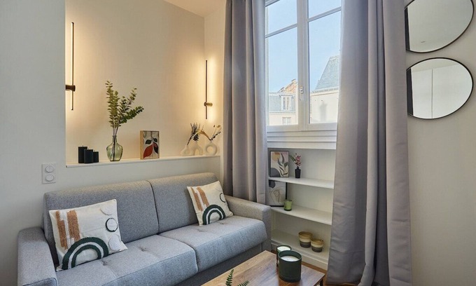Quartier de la Plaine-de-Monceaux Apartment | Studio Arc de Triomphe/Parc Monceau