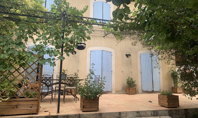 Saint-Mitre Apartment | Studio Avec Accès au Jardin et à la Piscine à Château Gombert à Marseille