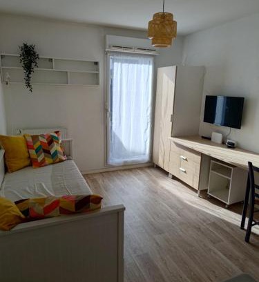 Vieux Malakoff Apartment | Studio avec grande terrasse gare Sud