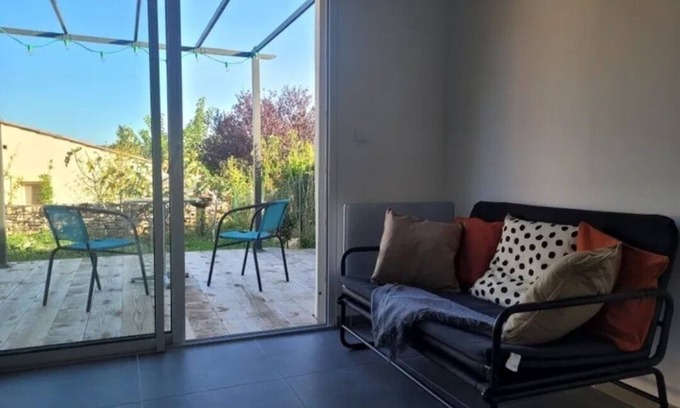 Fontienne Apartment | Studio Avec Terrasse Très Lumineux