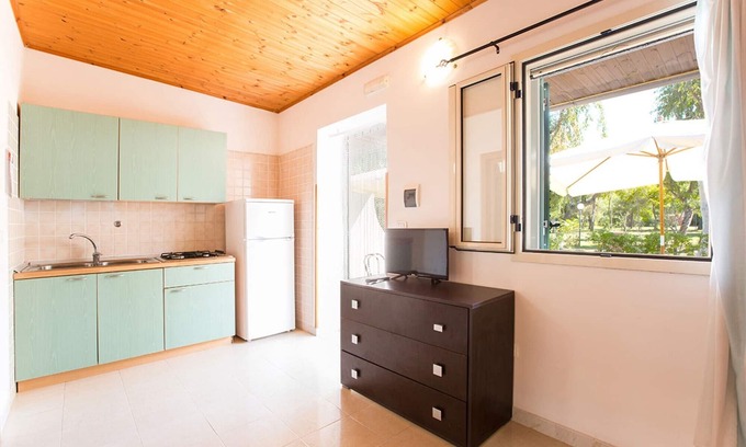 Chiesiola Apartment | Studio 'Baia Falcone-Comfort Studio 204' with sea view, Wi-Fi and air conditioning