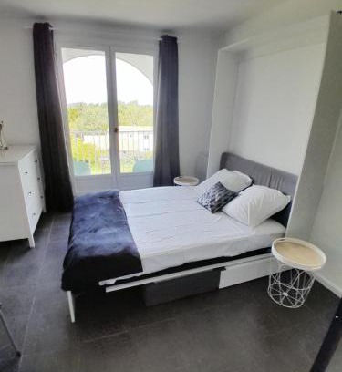 Anatole France Apartment | Studio Balcon Narbonne Centre
