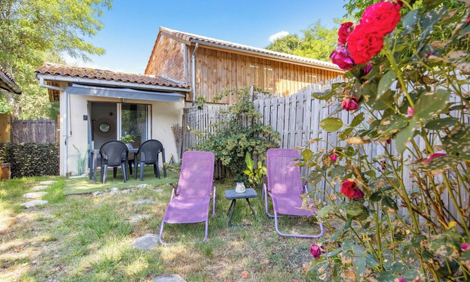 Hourtin Apartment | Studio 'Bleu Nature - Hourtin, Medoc' with Private Terrace, Wi-Fi and Air Conditioning
