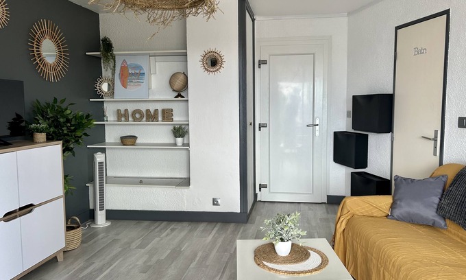 Cap d'Agde Apartment | Studio cabin for 4 people with private parking, 300m from the beach