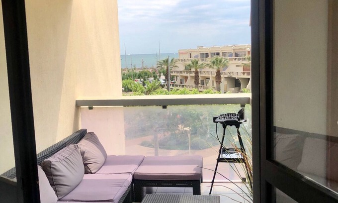 Montpellier Apartment | Studio cabin sea/port view
