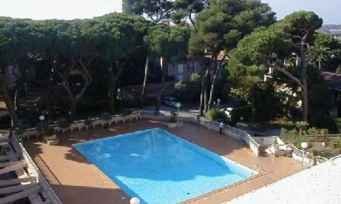 Toulon - Hyeres Apartment | Studio Cabine à Hyères : piscine, proche port, plages et aéroport, parking inclus - FR-1-335-171
