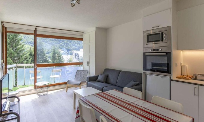 Eaux-Bonnes Apartment | Studio cabine 6 pers, pistes à proximité, balcon, cave à skis, cuisine équipée - FR-1-400-110