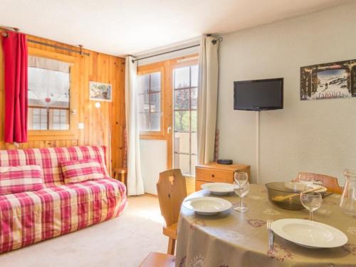Montchavin Apartment | Studio chaleureux au centre, proche des pistes avec balcon - FR-1-181-2510