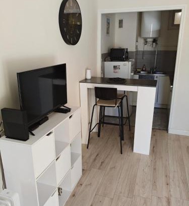 Pasteur Apartment | Studio climatisé à proximité des transports