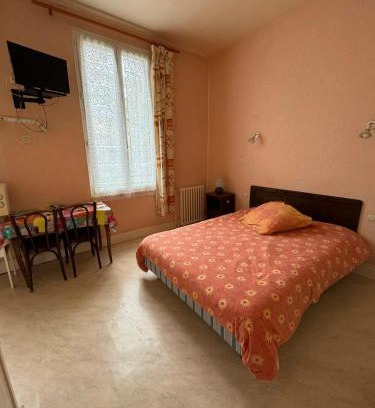 Neris-les-Bains Apartment | Studio confort à Néris-les-Bains - 18 m² avec jardin