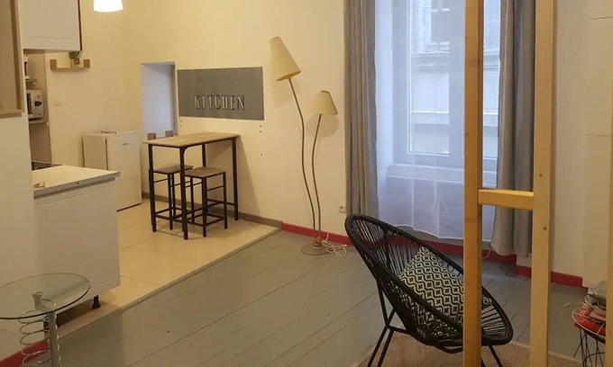 Viviers Apartment | Studio cosy neuf dans village médieval