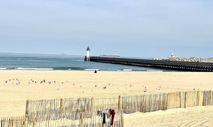 Calais Apartment | Studio Cozy city center