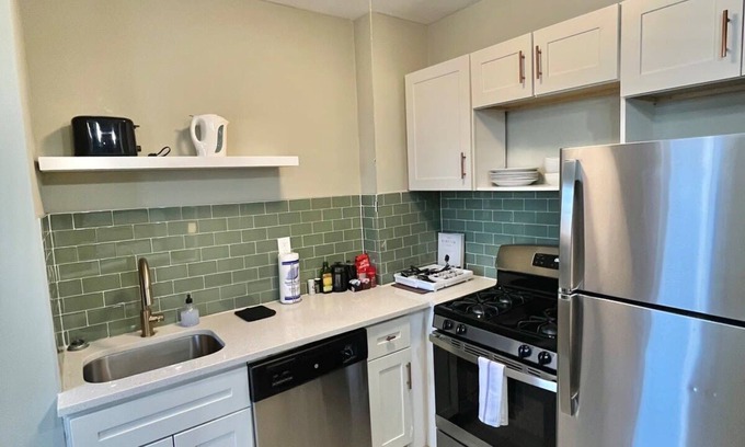 Central West End Apartment | Studio CWE near BJH, STL Zoo