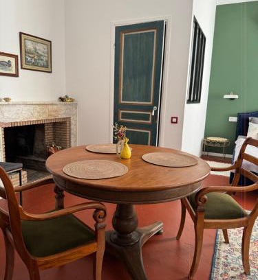La Londe-les-Maures Apartment | Studio dans un Château exceptionnel du 18è siècle