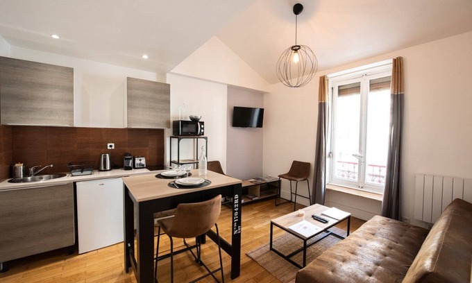Jean Moulin - Marius Berliet Apartment | Studio de Thomas - 15 min Part-Dieu + Parking