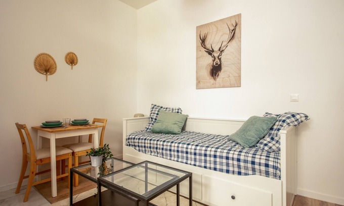 Quartier Sainte-Marguerite Apartment | Studio du Trousseau - Welkeys