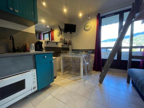 Samoens Apartment | Studio familial au centre du village avec balcon et casier à ski - FR-1-624-163