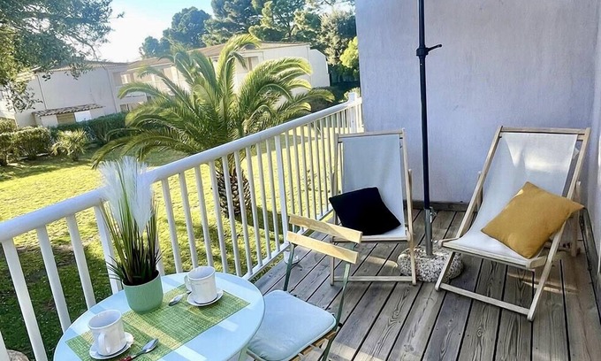 Lecci Apartment | studio floor for 2 people N°36 Fiori Di Cala Rossa