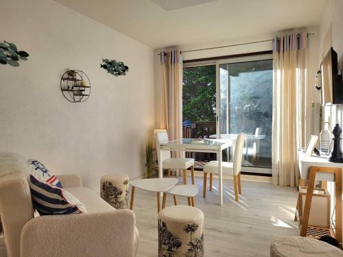 Merville-Franceville-Plage Apartment | Studio Cabine 4 Pers, Front de Mer, Balcon Sud, Parking Privé, Vélos Inclus, Aucun Animal Autorisé - FR-1-465-84