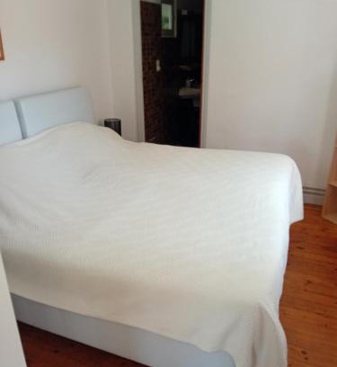 Saint-Alban-sur-Limagnole Apartment | Studio et espace vert et terrasse