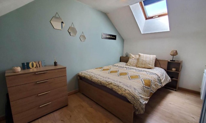 Le Creusot Apartment | Studio grand lit 160 tout équipé wifi