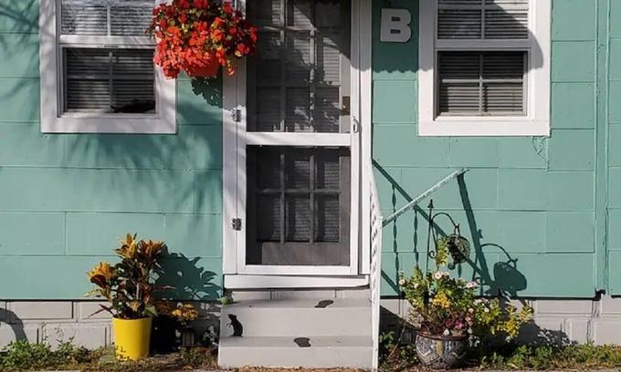 Gulfport Apartment | STUDIO- Gulfport Art District - Steps to the beach!