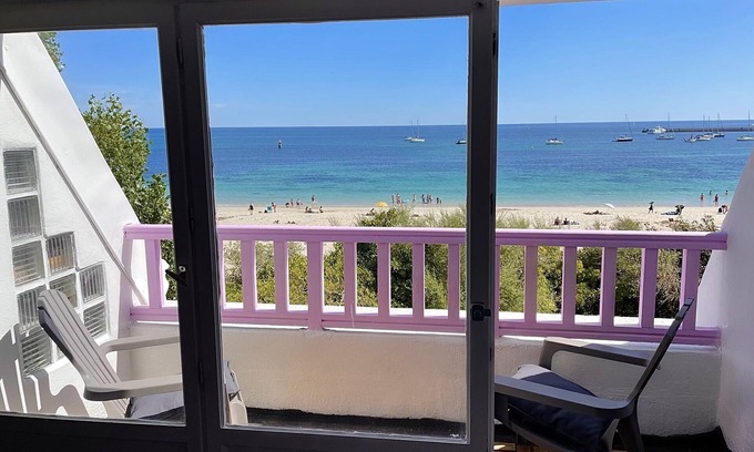 Audierne Apartment | Studio in a magnificent Villa, private beach access