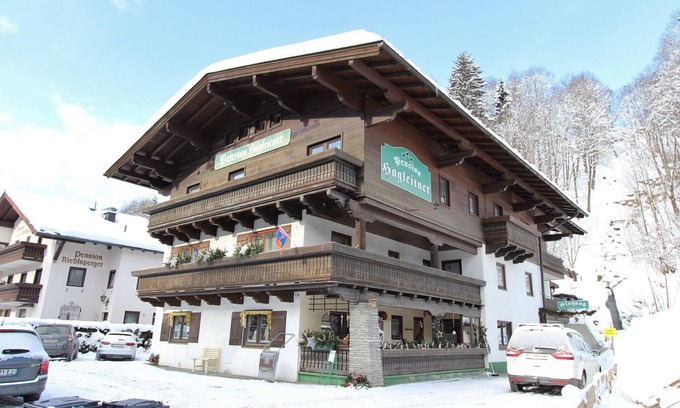 Saalbach-Hinterglemm Apartment | Studio in Saalbach near Ski Slopes