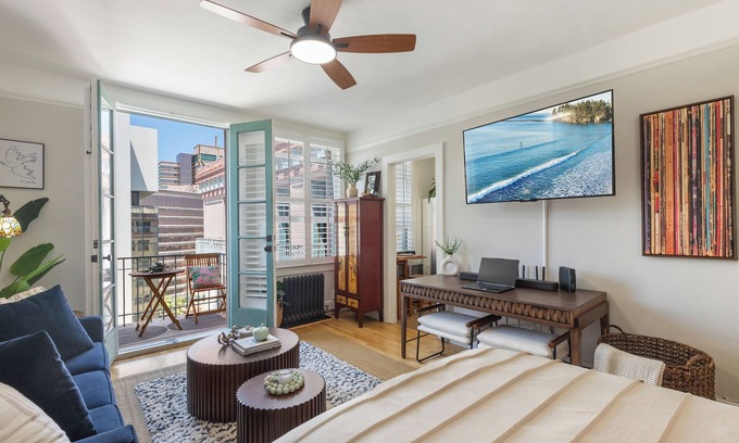 East Village Apartment | Studio in Downtown Long Beach