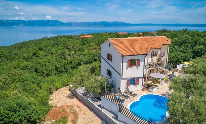 Drenje Apartment | Studio in Drenje near Beaches & Heated Pool