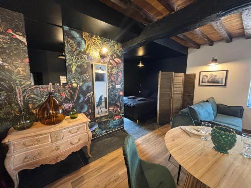 Montaigu-le-Blin Apartment | Studio intimiste avec jacuzzi près de Vichy - FR-1-489-520