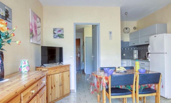 Les Lecques Apartment | Studio L'Astrolabe by Interhome