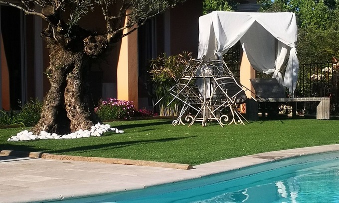 Gareoult Apartment | Studio la Chabertine with swimming pool and jacuzzi located between sea and countryside