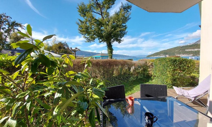 Duingt Apartment | Studio les Pieds dans L'eau au bord du lac d'Annecy