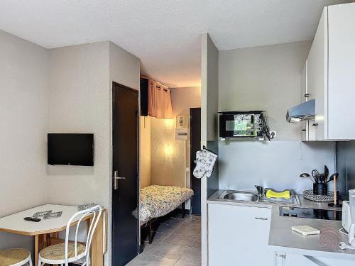 Lamalou-les-Bains Apartment | Studio lumineux proche centre-ville et thermes, balcon, parking, animaux acceptés - FR-1-451-211