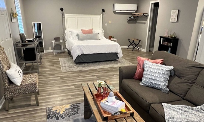 Pendleton House | Studio M easily walk to downtown Pendleton minutes from Noblesville and Fishers