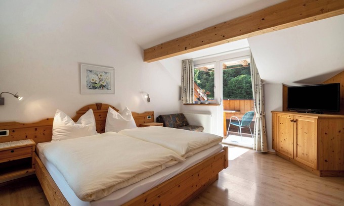 Nalles Apartment | Studio "Merlot Kreuzwegerhofnals" with Mountain View, Pool,Balcony & Garden