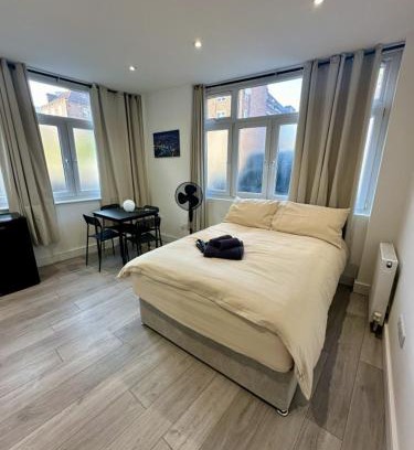 Magherafelt Apartment | Studio Near London Bridge