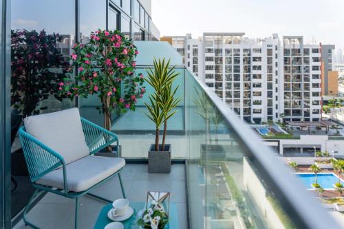 Nad Al Sheba Apartment | Studio next Dubai Mall with pool