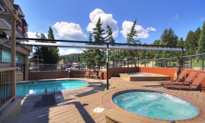 Peak 9 Apartment | Studio Premier Condo | Ski-in/Skit-out Access