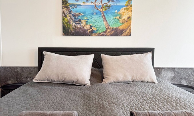 Pforzheim Apartment | Studio-Private Bathroom-Comfort-City view